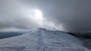 甲津畑から大峠を経由して雪の雨乞岳に登る